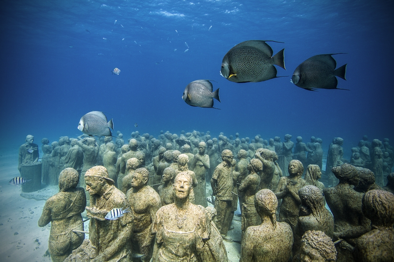 Illustration for article titled The Astonishing Treasures of Underwater Art Galleries